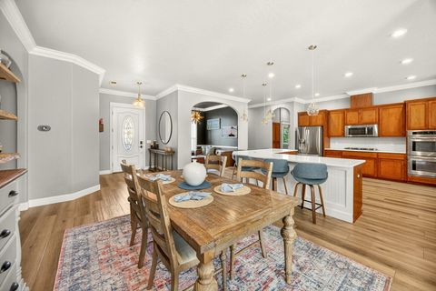 Tiny photo for 4742 Hathaway Drive, Medford, OR 97504 (MLS # 220211728)