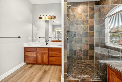 Tiny photo for 4742 Hathaway Drive, Medford, OR 97504 (MLS # 220211728)