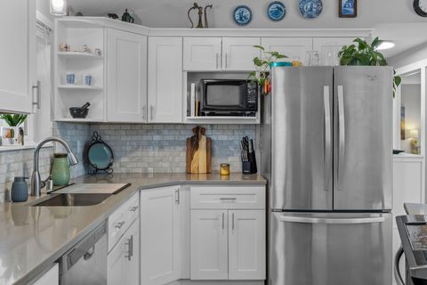 Tiny photo for 206 SW Hayes Avenue, Bend, OR 97702 (MLS # 220214381)