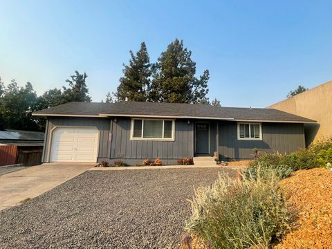 Photo of 206 SW Hayes Avenue, Bend, OR 97702 (MLS # 220214381)