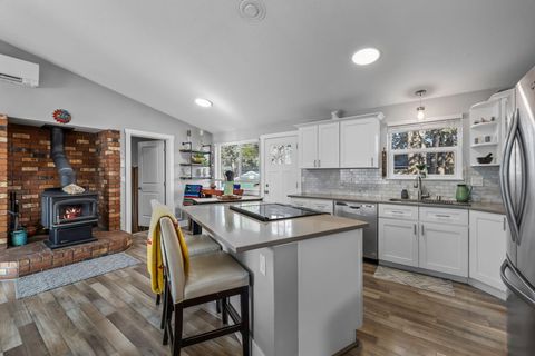 Tiny photo for 206 SW Hayes Avenue, Bend, OR 97702 (MLS # 220214381)