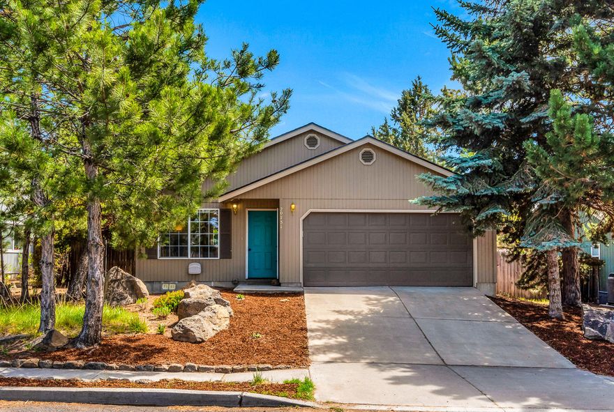 Fantastic single level house with a large and private backyard. Vaulted living room makes this house live larger than it's square footage. Lots of natural light, and open kitchen with great access to the back deck and yard space. New roof in 2017. New stainless appliances in 2021. Very close to Boyd Park!