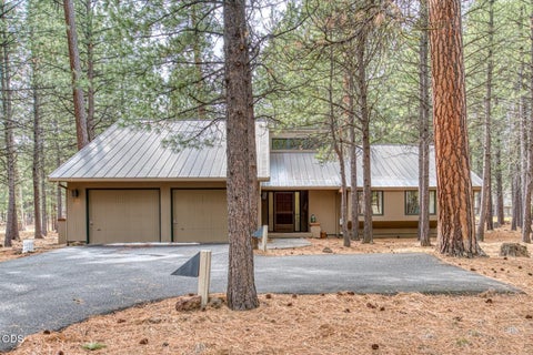 Photo of 13441 Triflorium, Black Butte Ranch, OR 97759 (MLS # 220227452)
