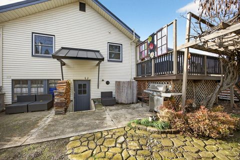 Tiny photo for 270 Morton Street, Ashland, OR 97520 (MLS # 220213317)