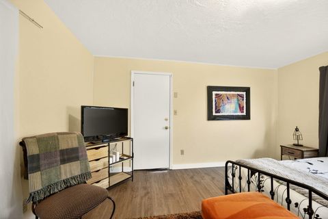 Tiny photo for 270 Morton Street, Ashland, OR 97520 (MLS # 220213317)