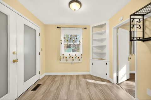 Tiny photo for 270 Morton Street, Ashland, OR 97520 (MLS # 220213317)