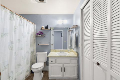 Tiny photo for 1960 Hutchins Circle, Medford, OR 97504 (MLS # 220214319)