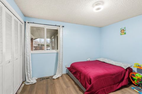 Tiny photo for 1960 Hutchins Circle, Medford, OR 97504 (MLS # 220214319)