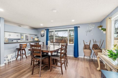 Tiny photo for 1960 Hutchins Circle, Medford, OR 97504 (MLS # 220214319)