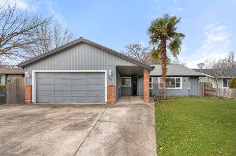 Photo of 1960 Hutchins Circle, Medford, OR 97504 (MLS # 220214319)