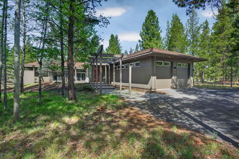 Photo of 17671 Broken Top Lane, Sunriver, OR 97707 (MLS # 220221459)