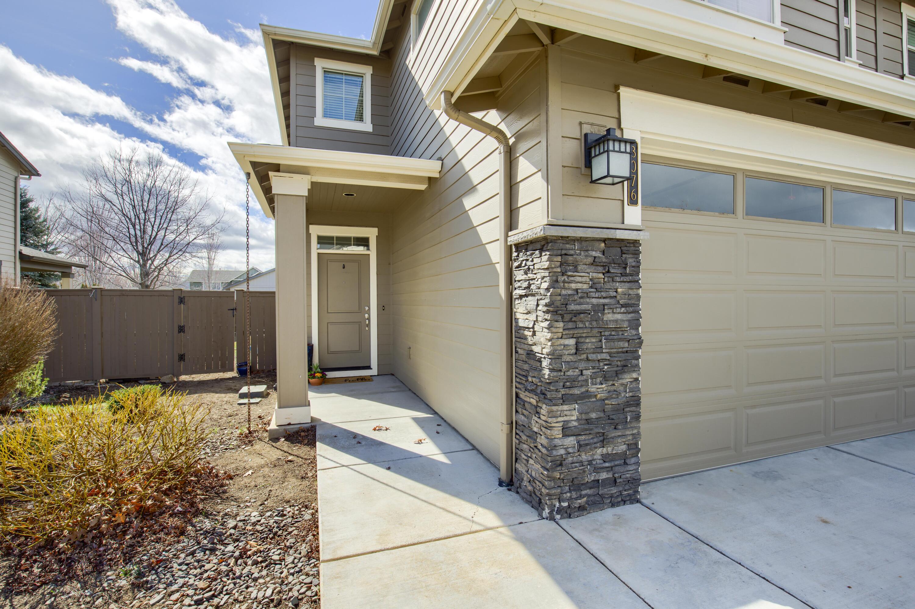 3076 SW Black Butte Lane