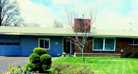 Photo of 5306 Hilldale Street, Klamath Falls, OR 97603 (MLS # 220222682)