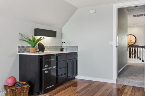 Tiny photo for 1433 NW 77th ST, Redmond, OR 97756 (MLS # 220222632)