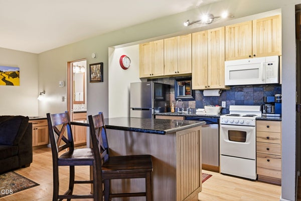 18575 CENTURY DR # 2133-2134, BEND, OR 97702 - Image ba1a3e6de9f467fac87f3d67e5d9d8ee/359742034