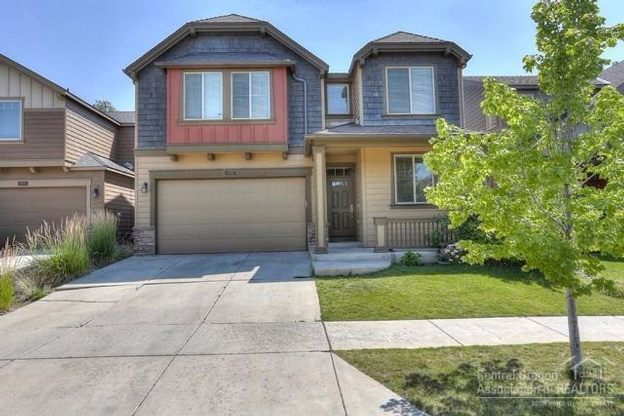 The most adorable neighborhood will welcome you in this spacious open floor plan home with an additional large bonus room. Outside there is a private, fully fenced back yard to entertain friends and family. Venture out your front door to explore all the amenities Sun Meadow has to offer including private pool and park for your enjoyment in this subdivision that backs to RE Jewell Elementary. Call today for a personal tour.