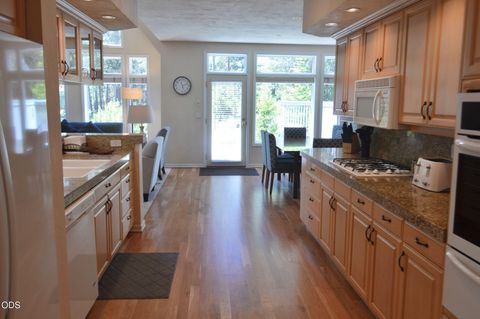 Tiny photo for 57041 Peppermill Circle #19-B, Sunriver, OR 97707 (MLS # 220223914)