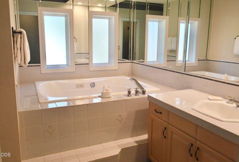 Tiny photo for 57041 Peppermill Circle #19-B, Sunriver, OR 97707 (MLS # 220223914)