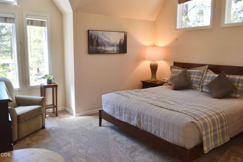 Tiny photo for 57041 Peppermill Circle #19-B, Sunriver, OR 97707 (MLS # 220223914)