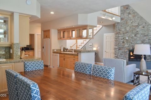Photo of 57041 Peppermill Circle #19-B, Sunriver, OR 97707 (MLS # 220223914)
