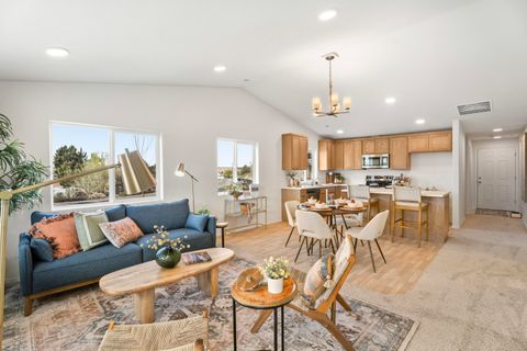 Tiny photo for 895 SE Starview Avenue SE, Madras, OR 97741 (MLS # 220219236)