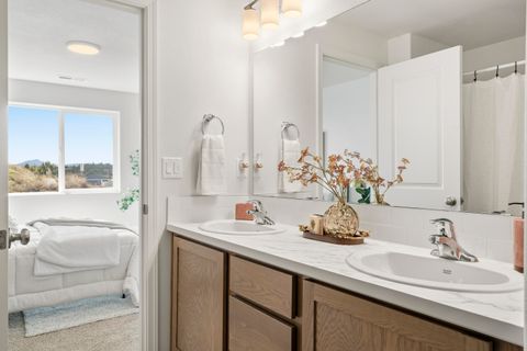 Tiny photo for 895 SE Starview Avenue SE, Madras, OR 97741 (MLS # 220219236)