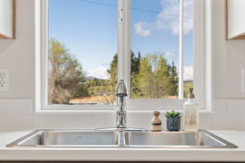 Tiny photo for 895 SE Starview Avenue SE, Madras, OR 97741 (MLS # 220219236)