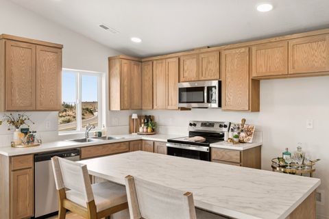 Tiny photo for 895 SE Starview Avenue SE, Madras, OR 97741 (MLS # 220219236)