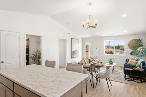 Tiny photo for 895 SE Starview Avenue SE, Madras, OR 97741 (MLS # 220219236)