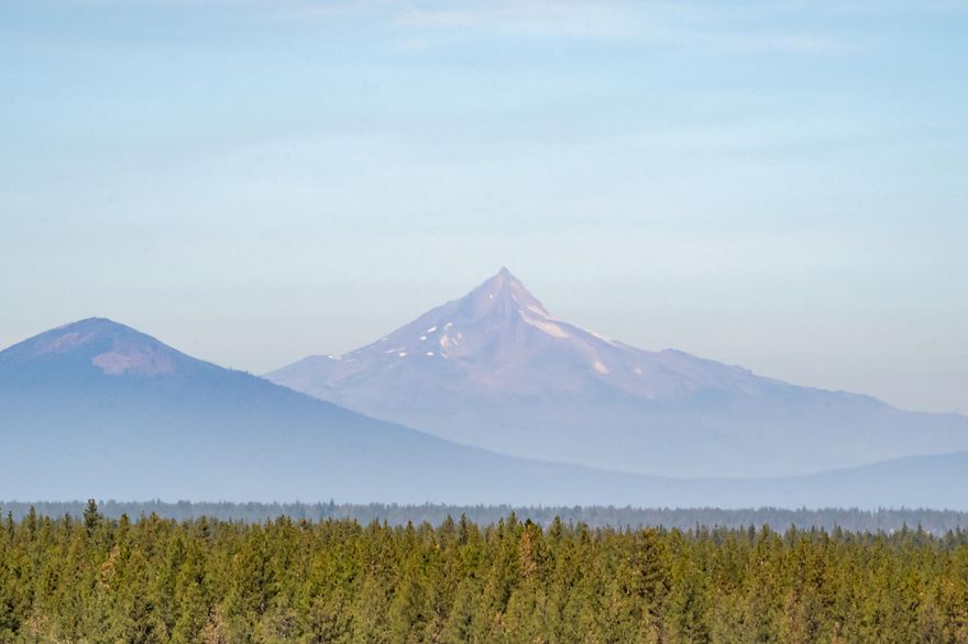 Unobstructed mountain views on this West facing lot! Lot 40 in Westgate provides you with the opportunity to build a custom home on 2.5 acres with views of the cascades.  Within walking/biking distance trails, parks and Northwest Crossing and Discovery West. Enjoy privacy and space near restaurants, shops and recreation.