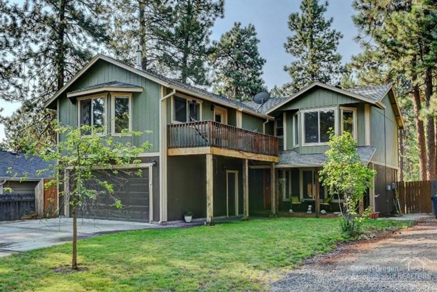 Completely remodeled home in desirable NW BEND. Walk to river, downtown, Westside Shops, Old Mill and lots of Trails! This open concept home has many upgrades with a large kitchen w/slab granite counters, inviting island w/breakfast bar, custom cabs, custom lighting, radiant floor heating, custom barn wood floors, large private back yard w/paver fire pit and built in deck for hot tub. Upstairs has 4 bed. with 2 master suites and 3 baths. Custom barn wood entertainment center with 20K stereo system.