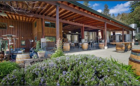 Photo of 818 Slagle Creek Road, Grants Pass, OR 97527 (MLS # 220222959)