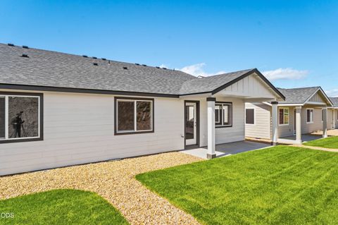 Tiny photo for 895 SE Starview Avenue, Madras, OR 97741 (MLS # 220224227)