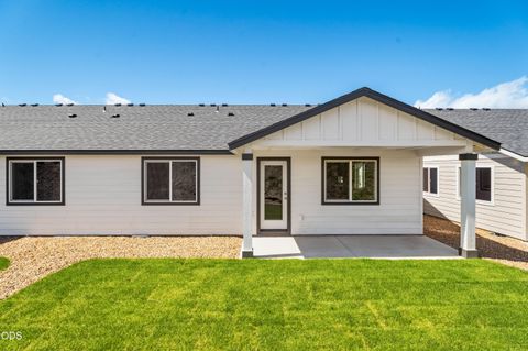 Tiny photo for 895 SE Starview Avenue, Madras, OR 97741 (MLS # 220224227)