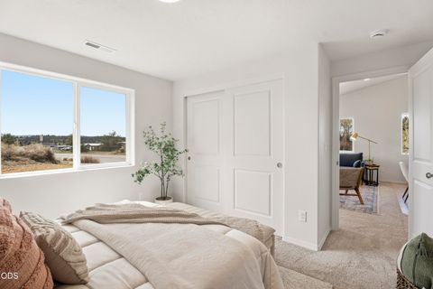 Tiny photo for 895 SE Starview Avenue, Madras, OR 97741 (MLS # 220224227)