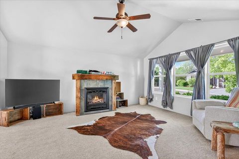 Tiny photo for 500 Antilles Lane, Medford, OR 97501 (MLS # 220220199)