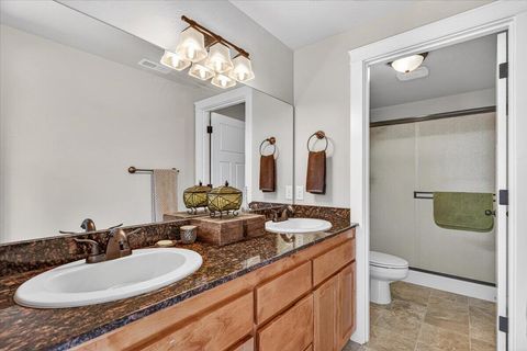 Tiny photo for 500 Antilles Lane, Medford, OR 97501 (MLS # 220220199)