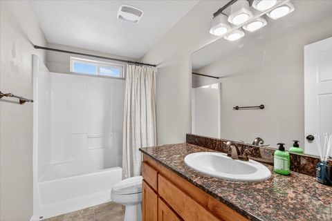 Tiny photo for 500 Antilles Lane, Medford, OR 97501 (MLS # 220220199)