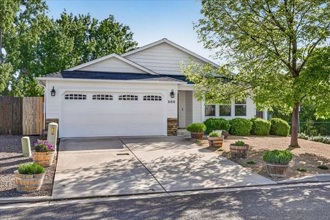 Photo of 500 Antilles Lane, Medford, OR 97501 (MLS # 220220199)