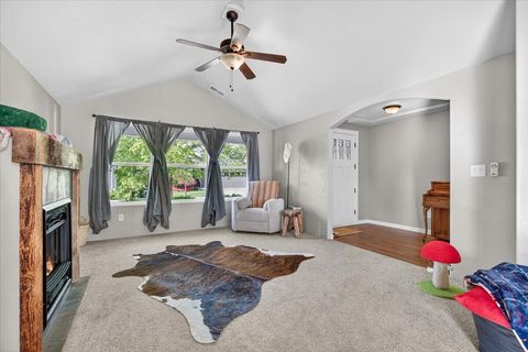 Tiny photo for 500 Antilles Lane, Medford, OR 97501 (MLS # 220220199)