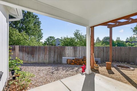 Tiny photo for 500 Antilles Lane, Medford, OR 97501 (MLS # 220220199)
