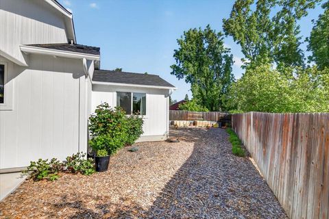 Tiny photo for 500 Antilles Lane, Medford, OR 97501 (MLS # 220220199)