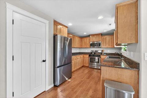 Tiny photo for 500 Antilles Lane, Medford, OR 97501 (MLS # 220220199)