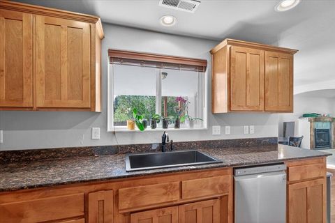 Tiny photo for 500 Antilles Lane, Medford, OR 97501 (MLS # 220220199)