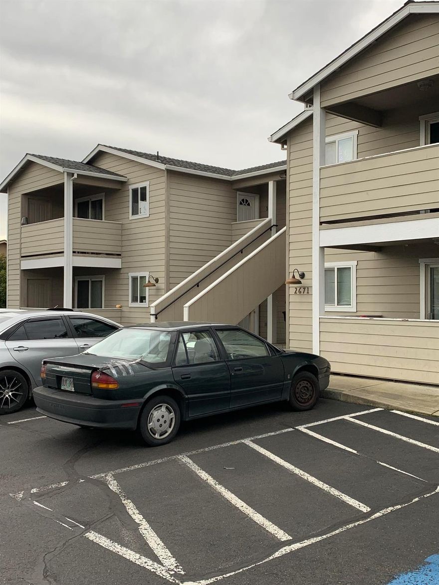 Great opportunity for the investor. East Medford 4 plex in a quiet neighborhood. Well maintained and tenants want to stay! Built in 2003.