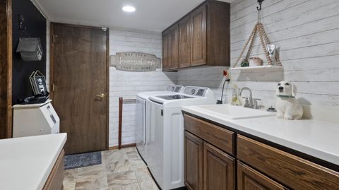 Tiny photo for 299 Foothill Boulevard, Rogue River, OR 97537 (MLS # 220211499)