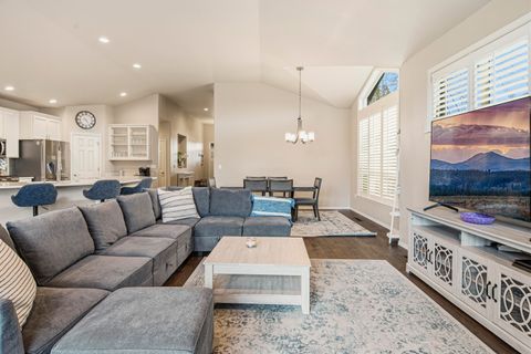 Tiny photo for 8433 Forest Ridge Loop, Redmond, OR 97756 (MLS # 220217601)