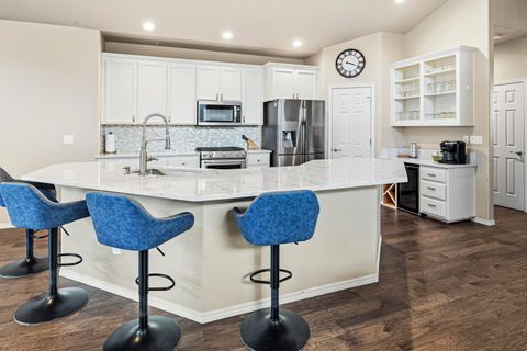 Tiny photo for 8433 Forest Ridge Loop, Redmond, OR 97756 (MLS # 220217601)