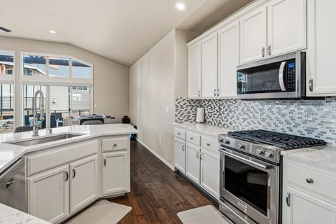 Tiny photo for 8433 Forest Ridge Loop, Redmond, OR 97756 (MLS # 220217601)