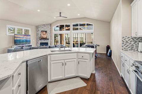 Tiny photo for 8433 Forest Ridge Loop, Redmond, OR 97756 (MLS # 220217601)